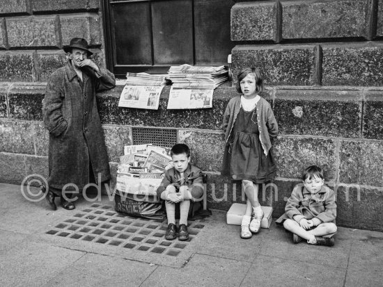 Newspaper seller. Dublin 1963. - Photo by Edward Quinn