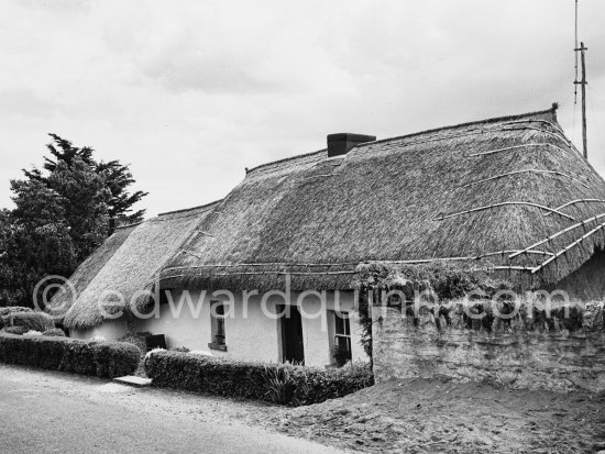 House with straw roof probably near Dublin 1963. - Photo by Edward Quinn
