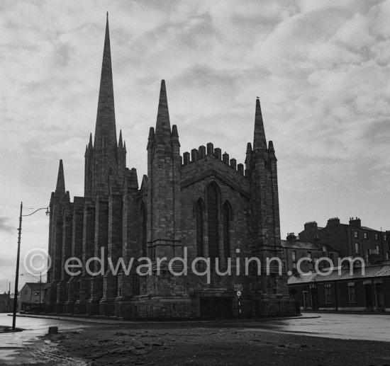 The Black Church. Dublin 1963. - Photo by Edward Quinn