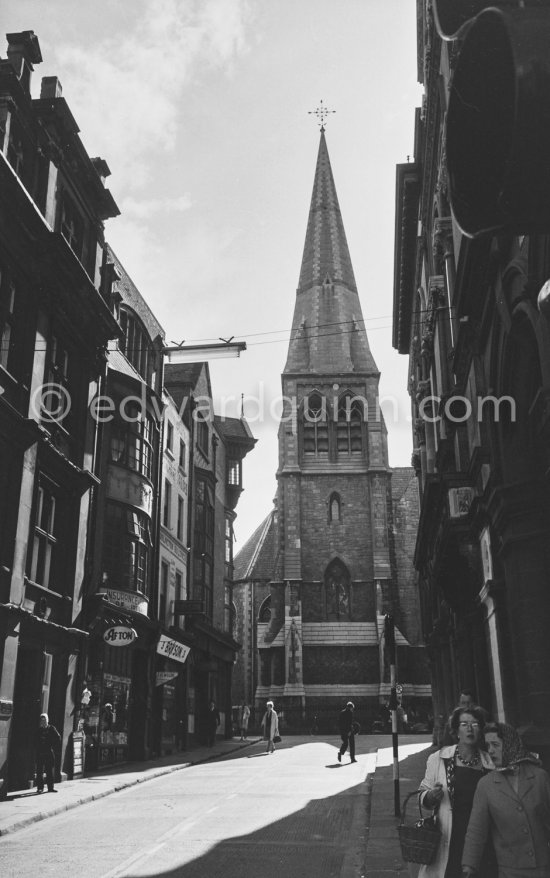 St Andrew’s Church. Dublin 1963. - Photo by Edward Quinn