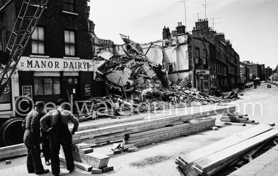 The aftermath of the Fenian St tenement collapse of June 1963. Dublin 1963. - Photo by Edward Quinn