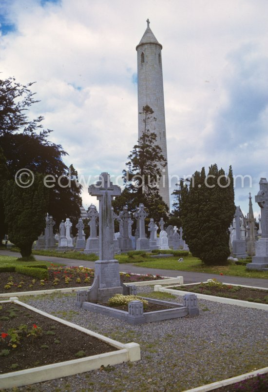 Grave of Irish revolutionary leader Michael Collins. Glasnevin Cemetery. Dublin 1963. - Photo by Edward Quinn