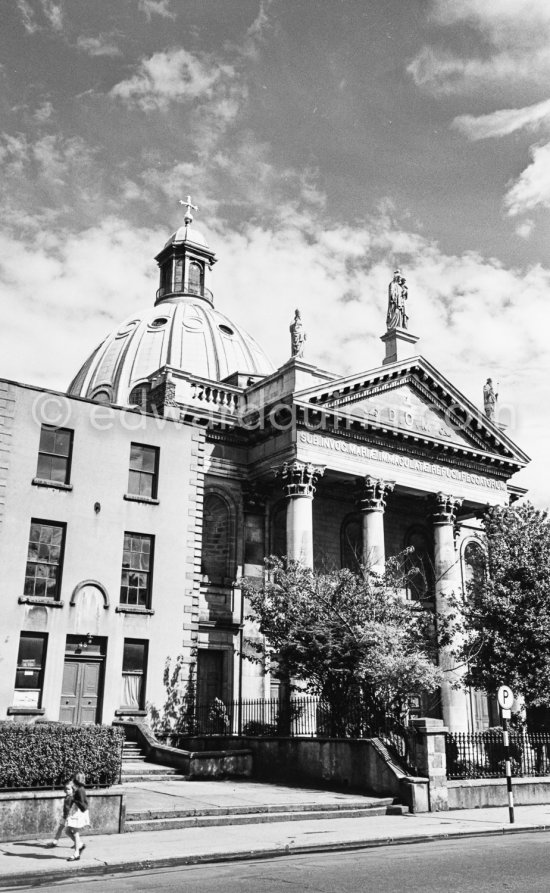 Church of Mary Immaculate. Dublin 1963. - Photo by Edward Quinn