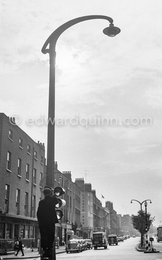 Place not yet identified. Dublin 1963. - Photo by Edward Quinn