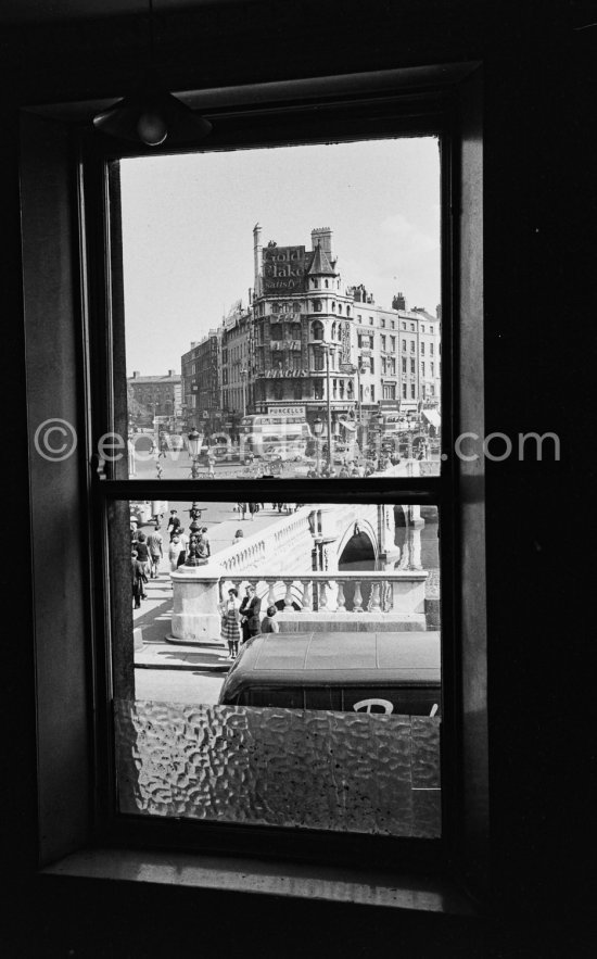 O\'Connell Bridge. Dublin 1963. - Photo by Edward Quinn
