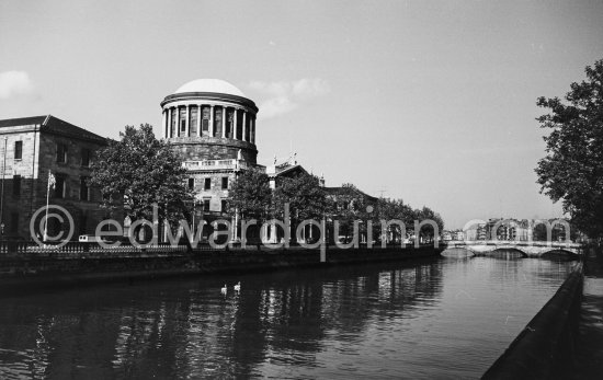 The Four Courts. Dublin 1963. - Photo by Edward Quinn
