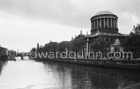 The Four Courts. Dublin 1963. - Photo by Edward Quinn