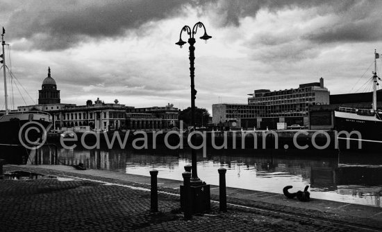 Custom House, River Liffey. Dublin 1963. - Photo by Edward Quinn