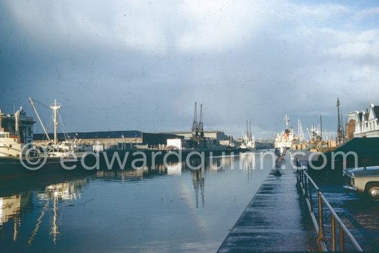 Cross Channel steamers moored along the Liffey. Dublin 1963. Published in Quinn, Edward. James Joyces Dublin. Secker & Warburg, London 1974. - Photo by Edward Quinn
