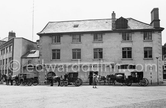 The cab rank at Beresford place. Dublin 1963. - Photo by Edward Quinn