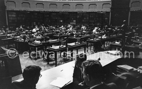 Dubliners studying at the National Library. Dublin 1963. - Photo by Edward Quinn