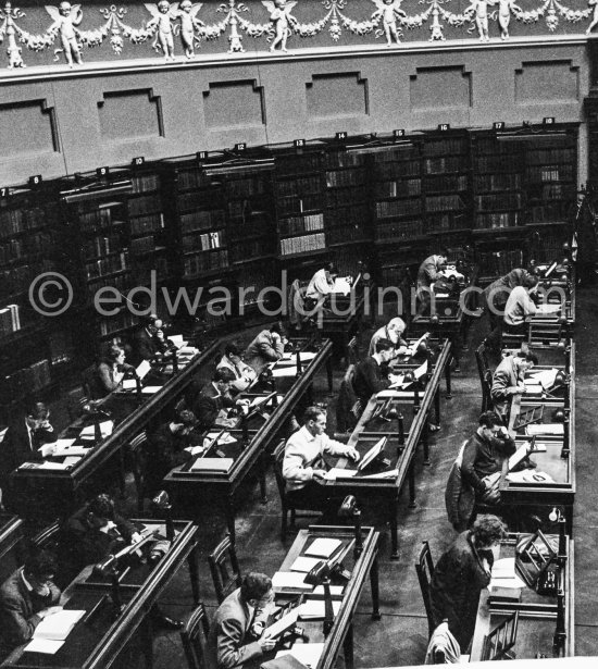 Dubliners studying at the National Library. Dublin 1963. Published in Quinn, Edward. James Joyces Dublin. Secker & Warburg, London 1974. - Photo by Edward Quinn