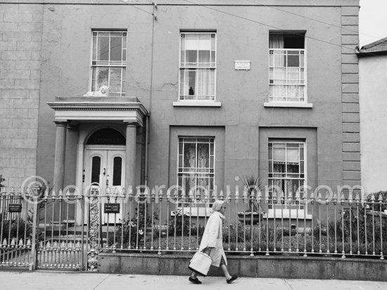 In this house lived James Joyce 1892-1893. Leoville, 23 Carysfort Avenue, Blackrock. Dublin 1963. - Photo by Edward Quinn