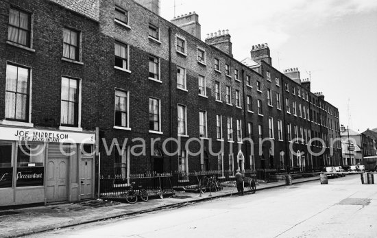 Fenian Street, Dublin 1963. - Photo by Edward Quinn