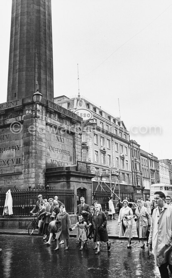 Nelson Pillar, O\'Connell Street (demolished 8 March 1966). Dublin 1963. - Photo by Edward Quinn