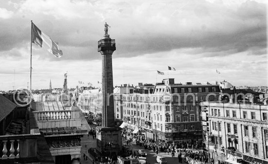 Nelson Pillar, O\'Connell Street/Earl Street (demolished 8 March 1966). On the left GPO (General Post Office) building. Dublin 1963. - Photo by Edward Quinn