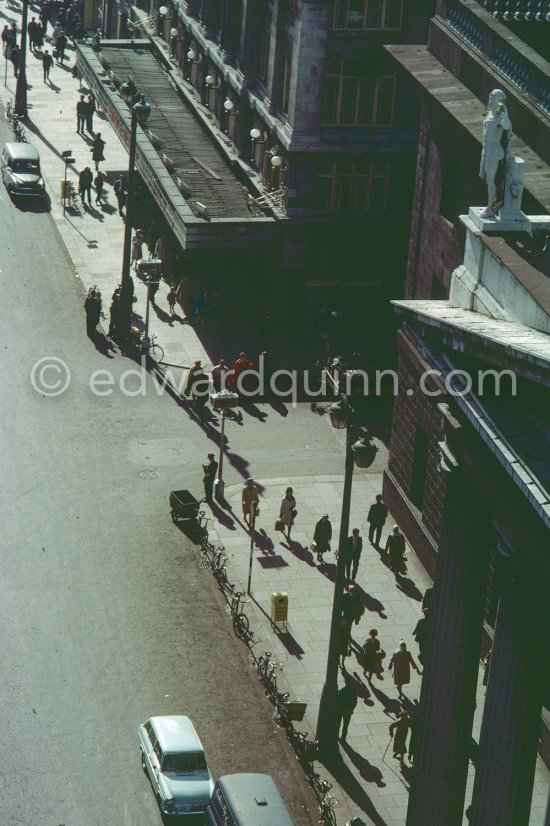 General Post Office. O\'Connell Street/Prince\'s Street. View from Nelson\'s Pillar. Dublin 1963. - Photo by Edward Quinn