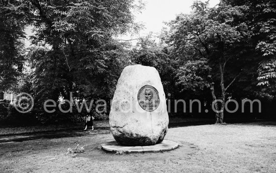 O\'Donovan Rossa (Ó Donnabháin Rosa) Memorial. St Stephen\'s Green. Dublin 1963. - Photo by Edward Quinn