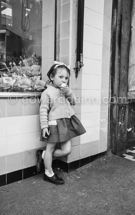 At the butcher\'s shop. Dublin 1963. - Photo by Edward Quinn