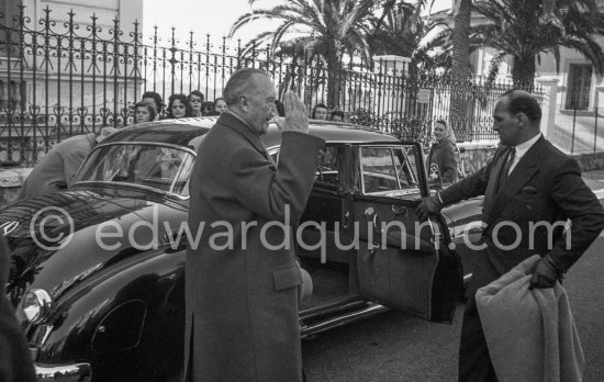 The German chancellor Konrad Adenauer came on holiday to the domaine Saint Martin with his two dauhters. Here he is in front of the Foyer Lacordaire beside the Rosaire Chapel ("Chapelle Matisse") of the Dominican convent in Vence 1958. Car: Mercedes-Benz 300c W186, Langversion - Photo by Edward Quinn