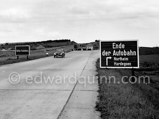 Autobahn near Göttingen, 1953. Car Volkswagen Standard Käfer (Beetle) 1950 - Photo by Edward Quinn