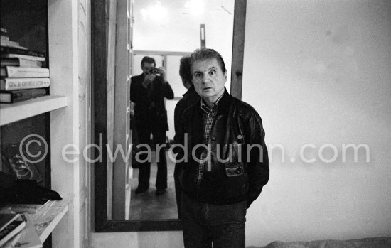 Francis Bacon at his studio in Paris, rue de Birague, 1979. Francis Bacon at his studio in Paris, rue de Birague, 1979. Edward Quinn in the mirror. - Photo by Edward Quinn