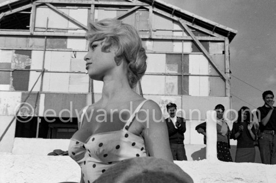 Brigitte Bardot during filming of the last scenes of "Les Bijoutiers du clair de lune" ("The Night Heaven Fell"), on the grounds of the Studios de la Victorine in Nice. Directing the film is Brigitte’s ex-husband Roger Vadim. Nice 1958. - Photo by Edward Quinn