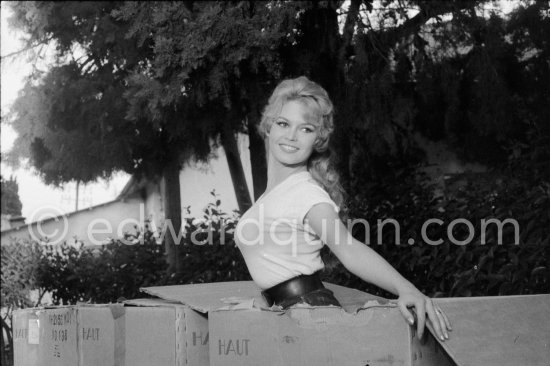 Brigitte Bardot during filming of "Une parisienne". Studios de la Victorine, Nice 1957. - Photo by Edward Quinn