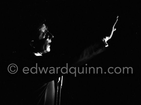 Gilbert Bécaud in concert. Nice 1958. - Photo by Edward Quinn