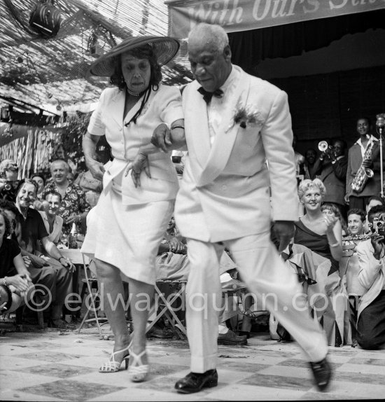 Sidney Bechet and Mistinguett, at Sidney\'s wedding with Elizabeth Ziegler in Antibes 1951. - Photo by Edward Quinn