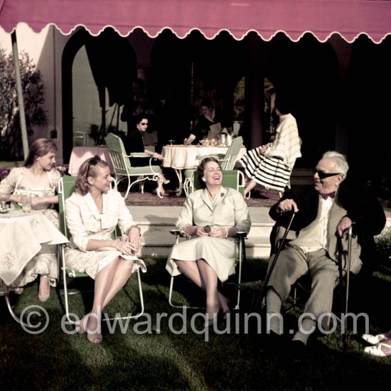 Ingrid Bergman, Begum Aga Khan, Aga Khan. Visit at Aga Khan’s Villa Yakymour. Le Cannet 1956. - Photo by Edward Quinn