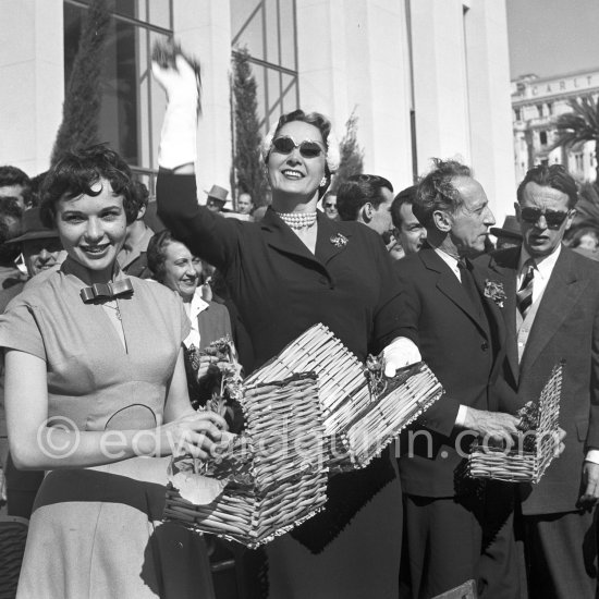 Jean Cocteau, the Begum and Françoise Arnoul. Cannes Film Festival, battle of flowers 1954 - Photo by Edward Quinn