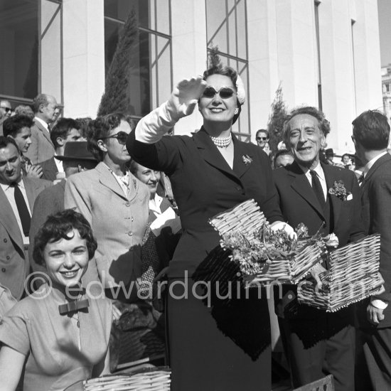 Jean Cocteau, the Begum and Françoise Arnoul. Cannes Film Festival, battle of flowers 1954. - Photo by Edward Quinn