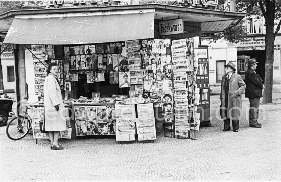 Newsstand. Berlin 1952. - Photo by Edward Quinn
