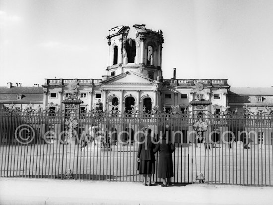 Schloss Charlottenburg. Berlin 1952. - Photo by Edward Quinn