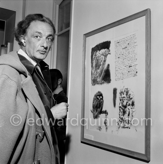 Italian painter Manfredi Borsi with "Poèmes et lithographies", Bloch.I:615, at a private viewing of Picasso\'s book illustrations in the Matarasso gallery in Nice. "Picasso. Un Demi-Siècle de Livres Illustrés". Galerie H. Matarasso. December 21 - January 31. Nice 1956. - Photo by Edward Quinn