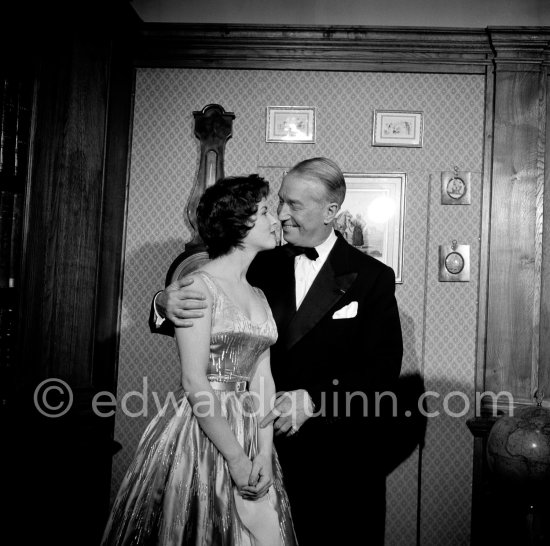 Maurice Chevalier and Delia Scala during filming for "J\'avais sept filles", Nice 1954. - Photo by Edward Quinn