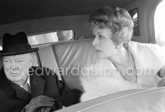 Sir Winston Churchill and Wendy Russell Reves. Arrival at Nice Airport 1959. - Photo by Edward Quinn