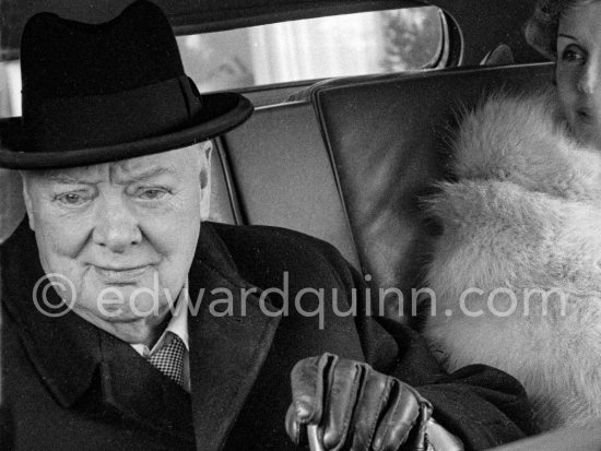 Sir Winston Churchill and Wendy Russell Reves. Arrival at Nice Airport 1959. - Photo by Edward Quinn
