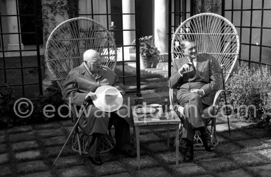 Sir Winston Churchill, René Coty (French president). Visit of Mr. Coty at Villa La Pausa (property of Emery Reves), Roquebrune 1958. - Photo by Edward Quinn