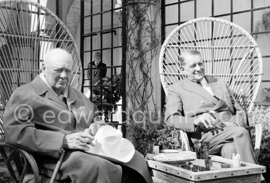 Sir Winston Churchill, René Coty (French president). Visit of Mr. Coty at Villa La Pausa (property of Emery Reves), Roquebrune 1958. - Photo by Edward Quinn