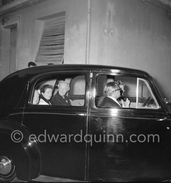 Sir Winston Churchill, Lady Clementine, their daughter Sarah Churchill, Wendy Russell Reves, Emery Reves. Monte Carlo 1957. Car: 1948/49 Rolls-Royce Silver Wraith, #WZB29, Touring Limousine by Park War. Owner Emery Reves (Churchill’s U.S. publisher). Detailed info on this car by expert Klaus-Josef Rossfeldt see About/Additional Infos. - Photo by Edward Quinn