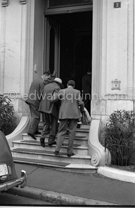 Winston Churchill. Edmond Murray (Sir Winston Churchill’s Scotland Yard bodyguard (left).. Polyclinique Princess Grace. Monaco 1962. - Photo by Edward Quinn