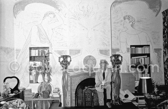 Jean Cocteau at Villa Santo Sospir with his mural "Head of Apollo" and on both sides fishermen from Villefranche. Saint-Jean-Cap-Ferrat 1959. - Photo by Edward Quinn