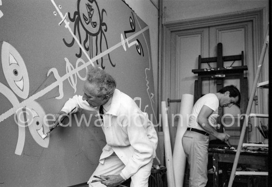 Jean Cocteau and Raymond Moretti. Collective painting "La Naissance du Verseau". Nice 1962. - Photo by Edward Quinn
