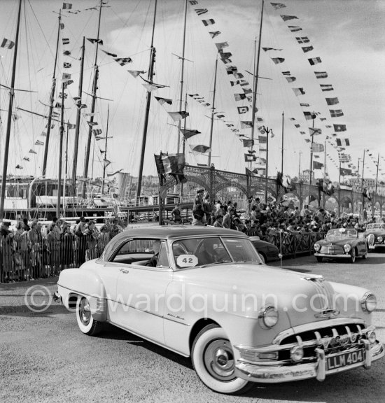 Concours d’Elégance Automobile. Pontiac 1950. Chieftain Deluxe of Kaye Don won Grand Prix. Cannes 1951. - Photo by Edward Quinn