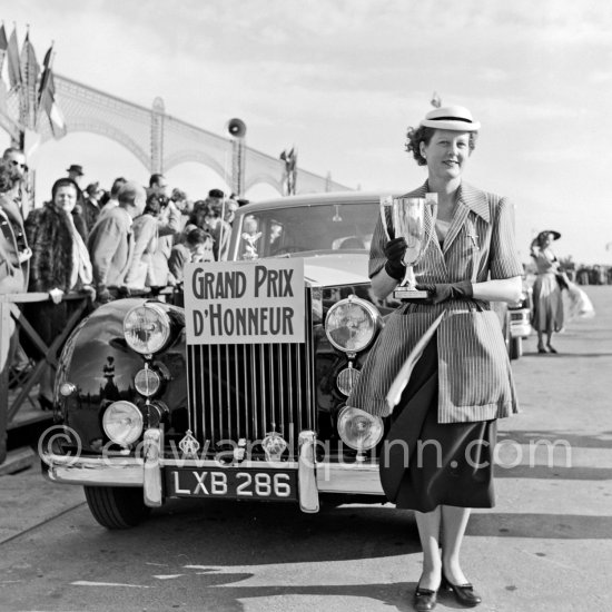 Concours d’Elégance Automobile. European cars above 9 h.p. N° 77 Rolls-Royce Silver Wraith, #WHD82, Limousine by James Young. (detailed info on this car by expert Klaus-Josef Rossfeldt see About/Additional Infos), of Mrs. N. Cook won the Aga Khan Cup. Mrs. Cook and Mrs. Osborne also won "Grand Prix d\'honneur for élégance". Cannes 1951. - Photo by Edward Quinn