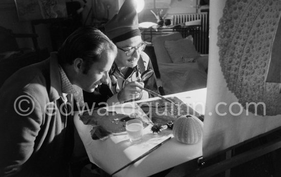 Salvador Dalí demonstrates his Canadian painter friend Philips the origin of the "oursin", a liquid which takes on a particular form. Here he is seen using milk and water. At Salvador Dalí\'s house, Portlligat, Cadaqués 1957. - Photo by Edward Quinn