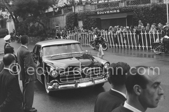 President Charles de Gaulle and Prince Rainier. Visit of de Gaulle to Monaco palace and Musée Océanographique. Monaco Ville 1960. Car: Imperial (Chrysler) 4-Door-Sedan 1956. - Photo by Edward Quinn