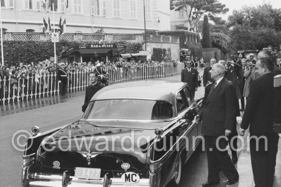 Charles de Gaulle and Prince Rainier. Visit of President Charles de Gaulle to Monaco palace and Musée Océanographique. Monaco Ville 1960. Car: Imperial (Chrysler) 4-Door-Sedan 1956. - Photo by Edward Quinn